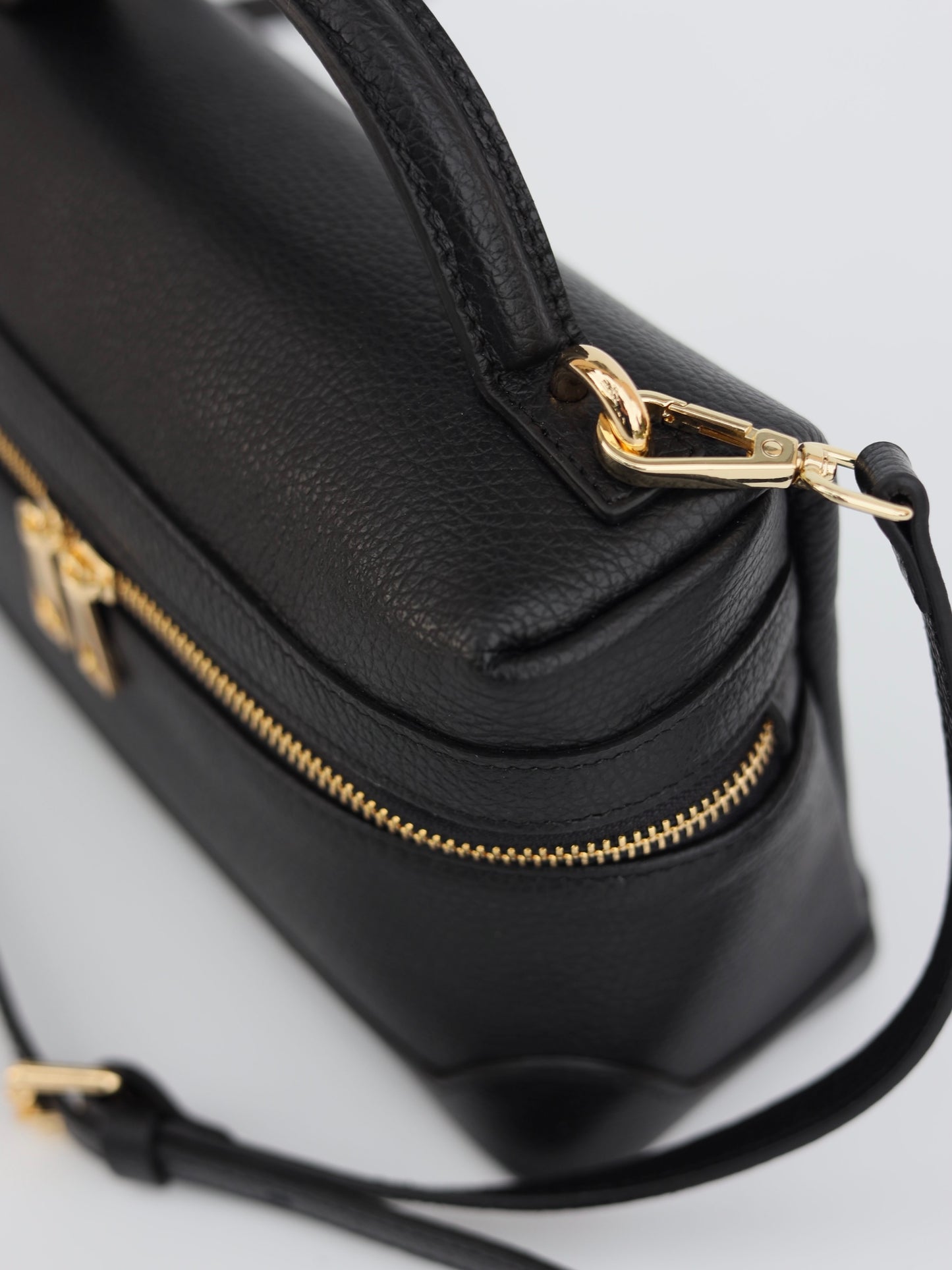 Sandra Vanity Leather Handbag in Black